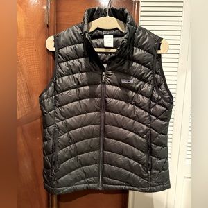 Patagonia sleeveless down vest in black, size large